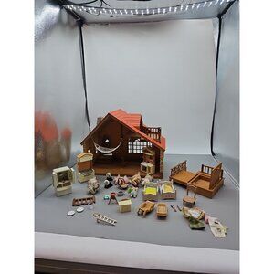 Calico Critters LAKESIDE LODGE Log Cabin With Critters & Accessories Beds Chairs